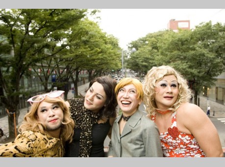 ドラァッグクィーン、マダム ボンジュール・ジャンジの素顔に迫る