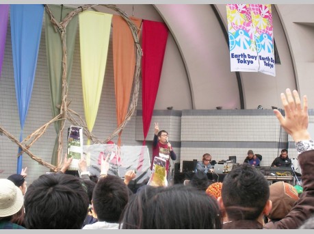 いとうせいこう『ミャンマー軍事政権に抗議するポエトリー・リーディング』inアースデイ