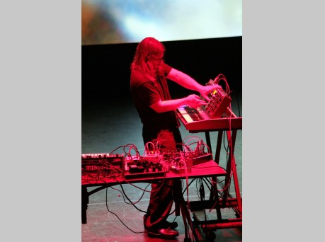 ハンス・フェルスタッド来日：ユニークな電子音楽家たちが集う夜