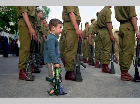 戦場取材の現場から、何を伝えるのか―『1000の言葉よりも―報道写真家ジブ・コーレン』トークイベント