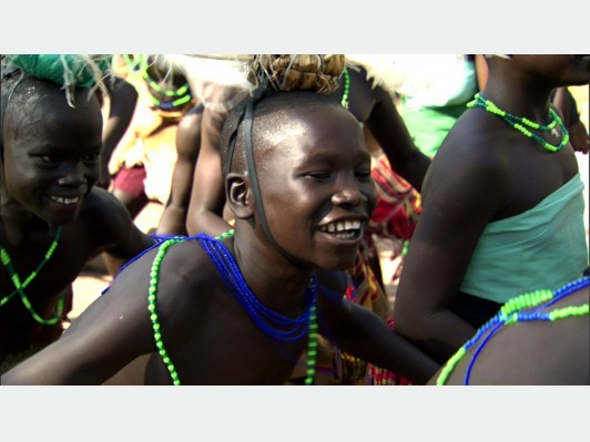 恐ろしい現実を生きる子供たちの強い意志と音楽への溢れる想いが伝わる『ウォー・ダンス / 響け僕らの鼓動』クロスレビュー