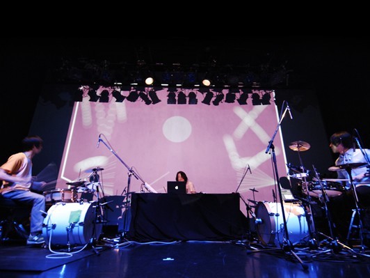 クラムボンmito、ドラびでお、d.v.dらがデジタルパフォーマンスの競演『デジタルアートフェスティバル東京2008』