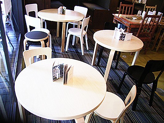 北欧デザインの巨匠「アルヴァー・アールト」の家具をカフェで展示販売