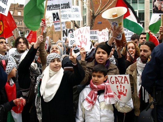 世界が抗議！日本では30日午後４時 麹町イスラエル大使館へガザ空爆抗議。NGO団体共同で抗議、参加自由、大使館前に集合。