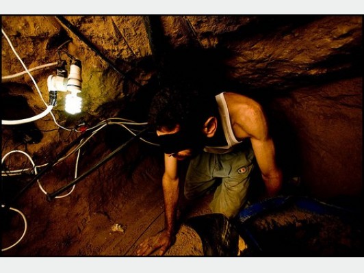 日本の新聞テレビで報道されない写真で見るガザの秘密地下トンネル