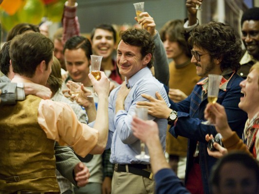 ガス・ヴァン・サント×ショーン・ペンの最高傑作！マイノリティーの権利活動家、ハーヴィー・ミルクの半生を描いた『ミルク』レビュアー募集