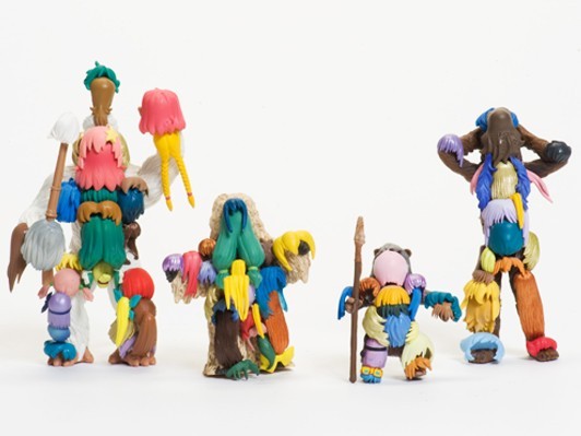 「見たことがあるようでいて、何だかわからないもの」をつくるアーティスト・金氏徹平初の大規模個展『溶け出す都市、空白の森』