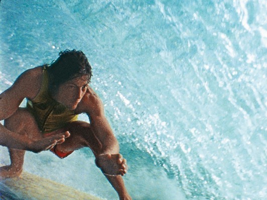 「負けるという選択肢は無かった」―世界初“プロサーファー”になった男、ショーン・トムソン インタビュー