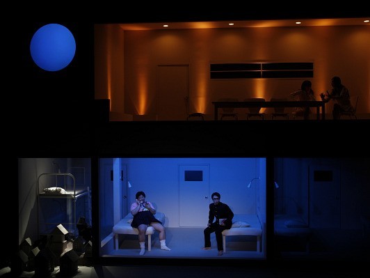 タニノクロウの下着に対する愛情がたっぷり詰まった、庭劇団ペニノ「太陽と下着の見える町」演劇クロスレビュー！