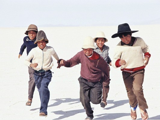 [CINEMA] 南米音楽“フォルクローレ”に乗せて届く、「塩キャラバン」の旅に出る父親と息子の物語『パチャママの贈りもの』クロスレビュー