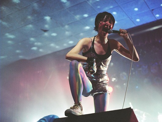 インディペンデントの理想郷と言えるフェス映像作品『オール・トゥモローズ・パーティーズ』DVDリリース