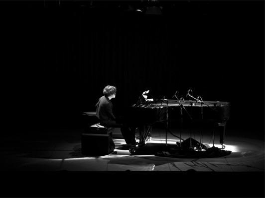 渋谷慶一郎、絶賛を呼んだピアノソロコンサートが高音質シングルとして毎週リリース！