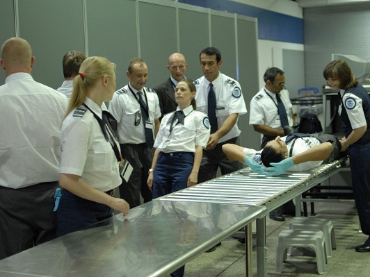 国内外で注目の若手作家の作品を集めた「アーティスト・ファイル2010」に10組20名様ご招待！