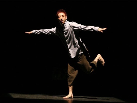 確かなダンススキルと柔らかで自由なイマジネーションで観るものを揺さぶるダンサー、KENTARO!!インタビュー