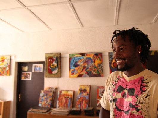 アフリカの困難な歴史や政治的混乱の中で、逞しく作品を生み出し続ける同時代の若手アーティストたちを紹介する『access AFRICAN ART』開催