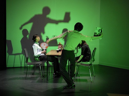 横浜の新劇場KAATでチェルフィッチュ新作公演『ゾウガメのソニックライフ』を観てつぶやこう！計15名様をご招待