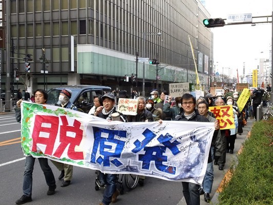 脱原発デモ銀座で開催、1,300人が参加