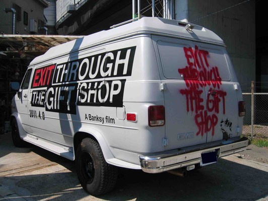 『イグジット・スルー・ザ・ギフトショップ』プレミア＆チャリティー上映が4/9・10渋谷ART PICNICで急遽開催！