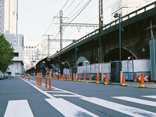 「トリックではなく〈人〉を撮る」杉本篤『ME AND MY FRIENDS』が捉えた等身大のスケーターたち
