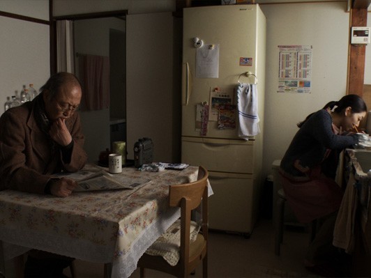 石橋蓮司と安藤サクラ、独自の存在感を放つふたりの俳優が出演する異色の短編ホームドラマ『ライフライン』