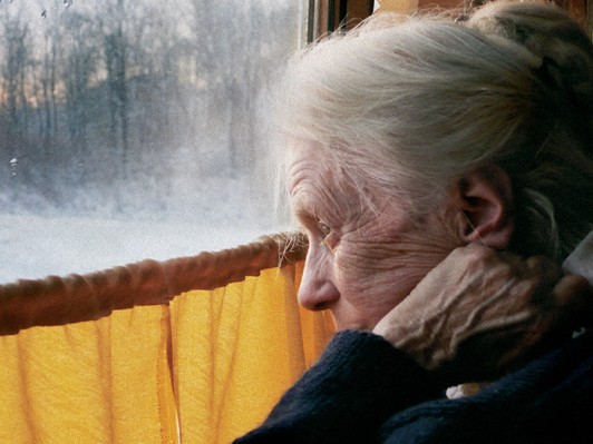 ドストエフスキーを訳した老翻訳家の半生から、天文学の聖地チリの歴史まで、注目作揃う山形国際ドキュメンタリー映画祭開幕 ドストエフスキーを訳した老翻訳家の半生から、天文学の聖地チリの歴史まで、注目作揃う山形国際ドキュメンタリー映画祭開幕