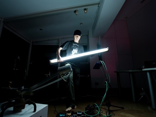 11/23「計画漏電」伊東篤宏、一夜限りのエキシビジョン／パフォーマンスを開催