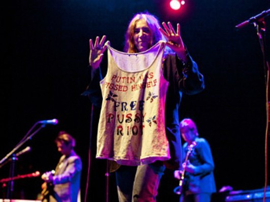 新譜『バンガ』を発売したパティ・スミス、プッシー・ライオット釈放を叫ぶ