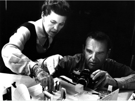 家具デザインだけじゃない！ 展覧会プロデューサーとしてのイームズ