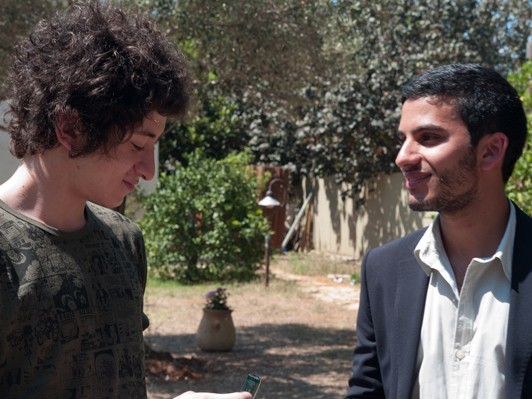 自分が取り違えられた子であることを知りアイデンティティを揺さぶられる少年たち