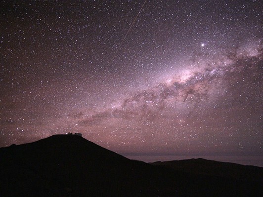 天文学者はチリの砂漠の夢を見るか？宇宙や天文学と人の営み描く『光のノスタルジア』