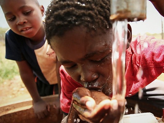あなたの寄付が途上国の貧困を悪化させている？『ポバティー・インク』監督が語る