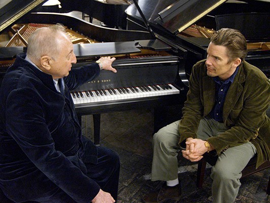 イーサン・ホークが「人生のメンター」を必要としていた中で出会ったピアノ教師とは？