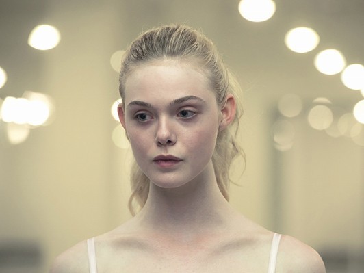 どんな男性のなかにも「17歳の少女」が存在する―レフン監督『ネオン・デーモン』 どんな男性のなかにも「17歳の少女」が存在する―レフン監督『ネオン・デーモン』