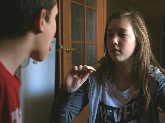 自閉症の弟と失業中の父、家族の為に闘う少女を追う『祝福～オラとニコデムの家～』