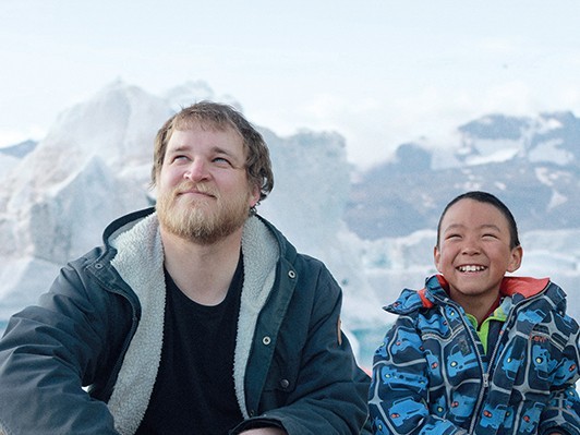 過酷な自然に文化の壁！グリーンランドで奮闘する青年教師『北の果ての小さな村で』