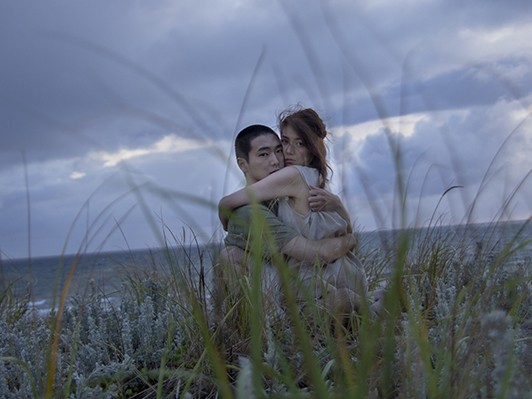 死を背中に感じながら"身体の言い分"に身を委ねる男と女『火口のふたり』