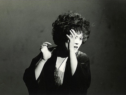 出演者がすべて精神病患者の舞台劇を記録『夜あるいはなにものかへの註』42年ぶり上映